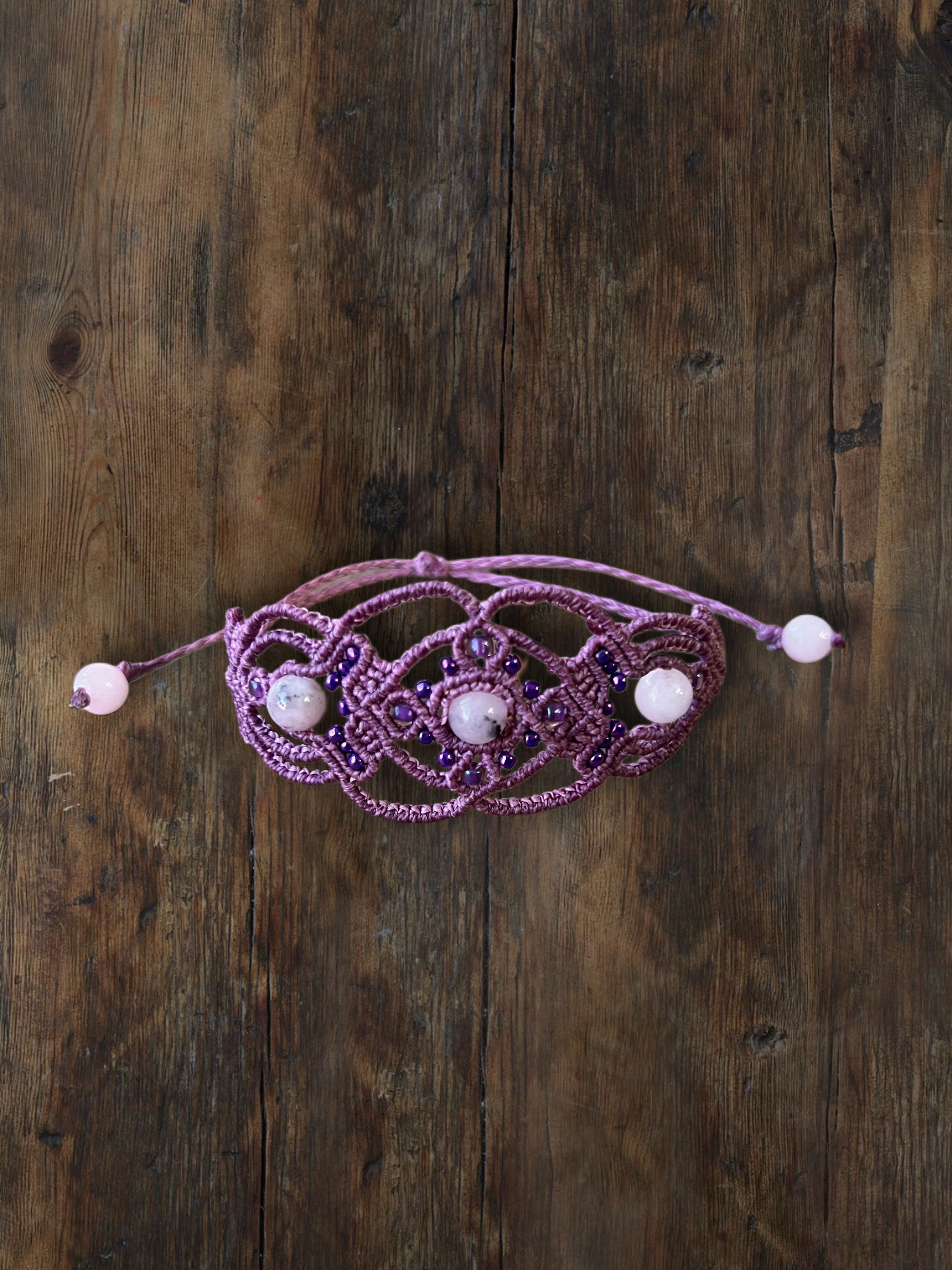 Macramé náramek s třešňovým jaspisem 💗
