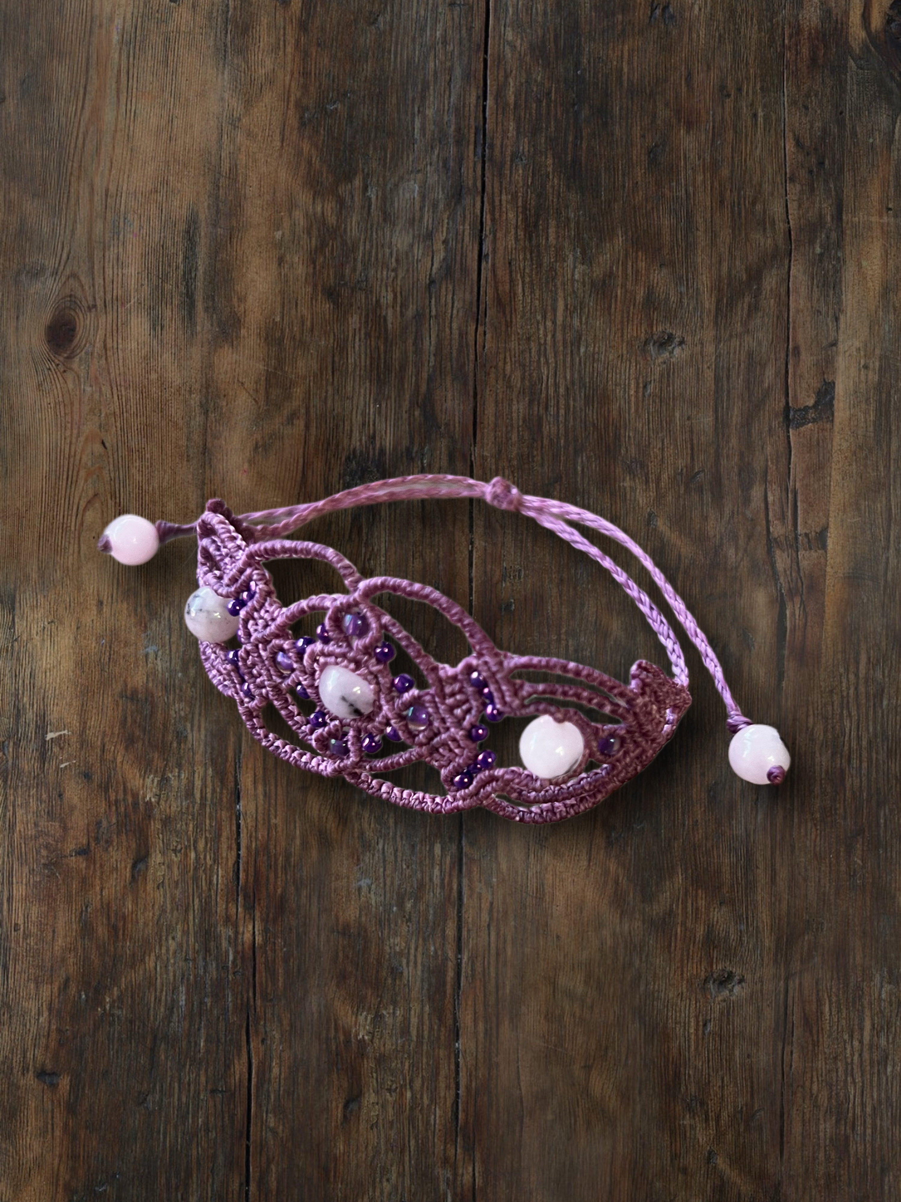 Macramé náramek s třešňovým jaspisem 💗