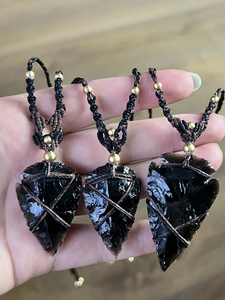 ✦ Přívěsek s obsidiánovým hrotem
