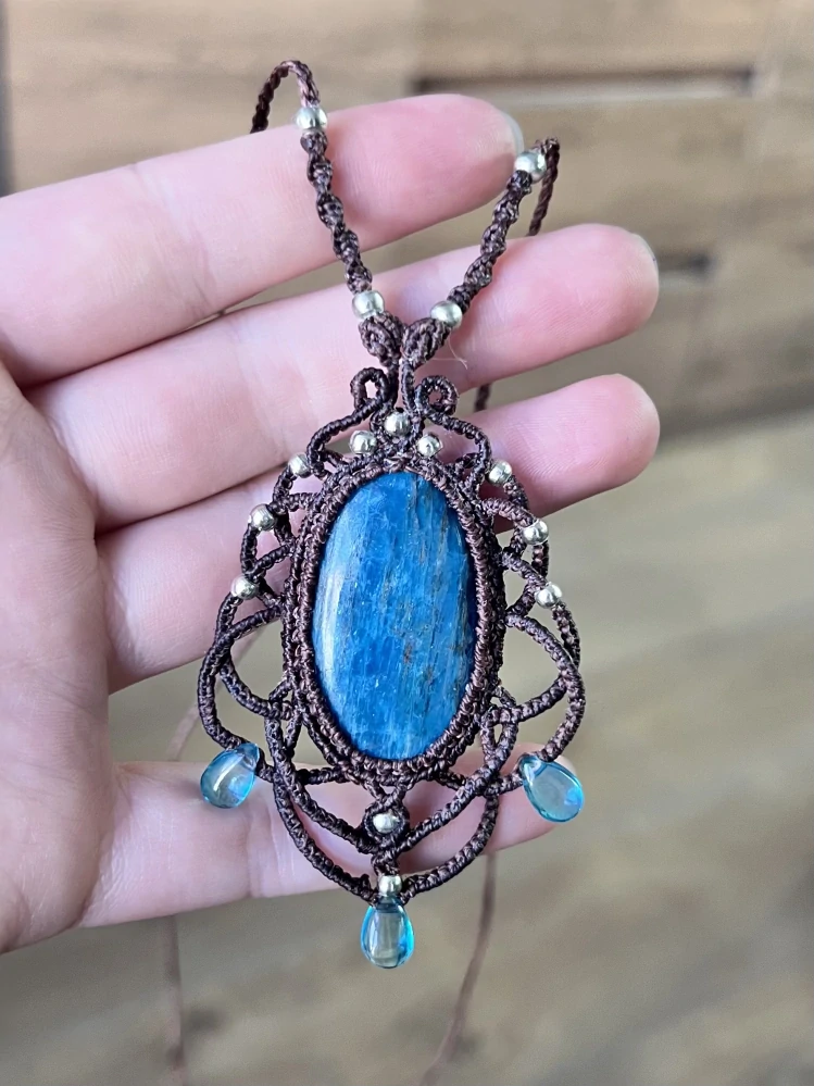 Amulet Avelisse
