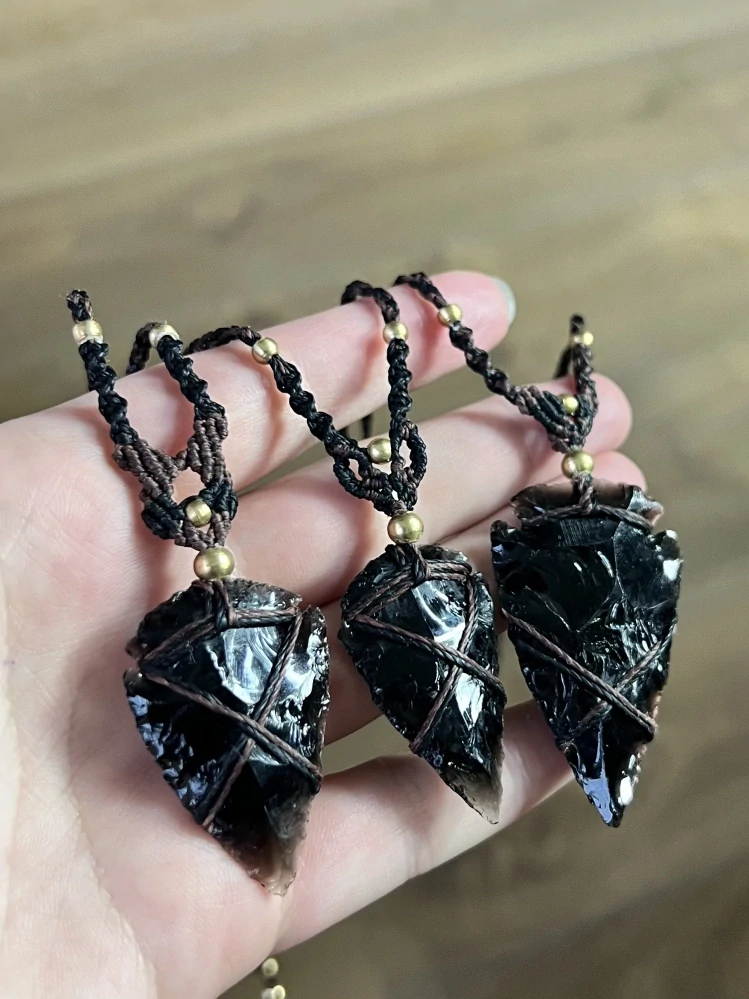 ✦ Přívěsek s obsidiánovým hrotem