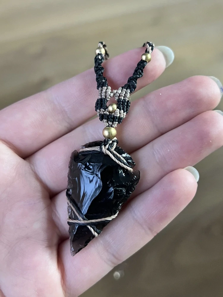 ✦ Přívěsek s obsidiánovým hrotem